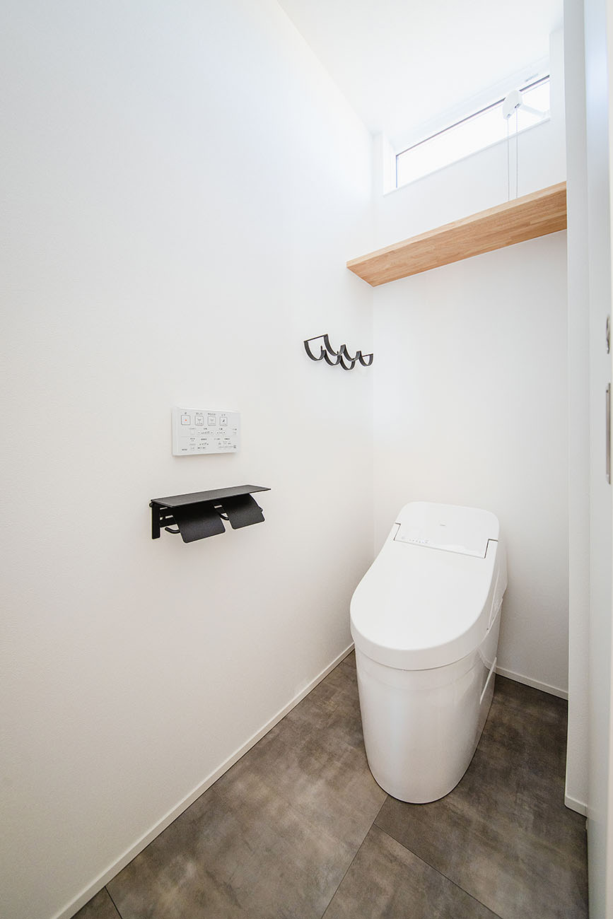 シンプルなトイレ