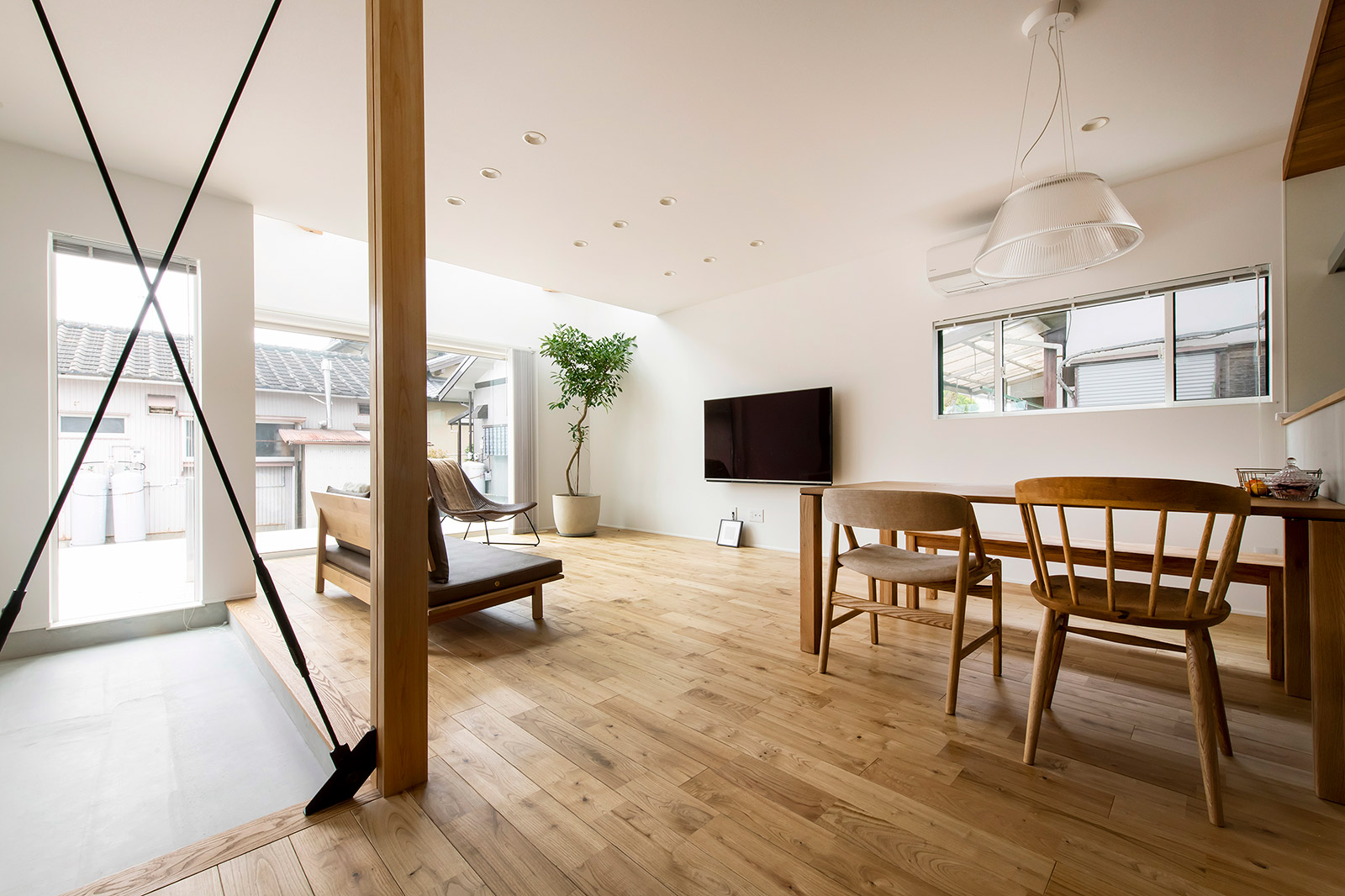 星・空・庭をとりこむ大きなウッドデッキのある家