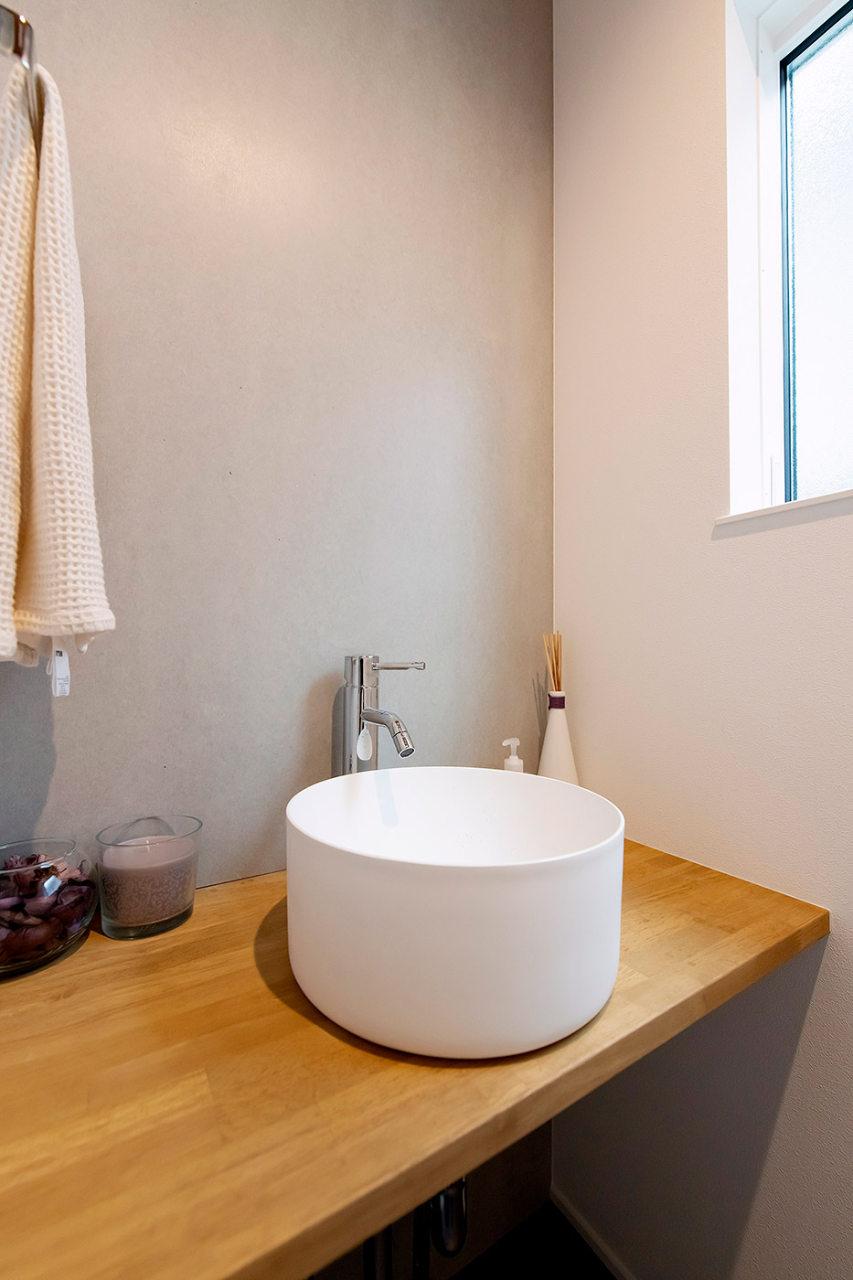 星・空・庭をとりこむ大きなウッドデッキのある家