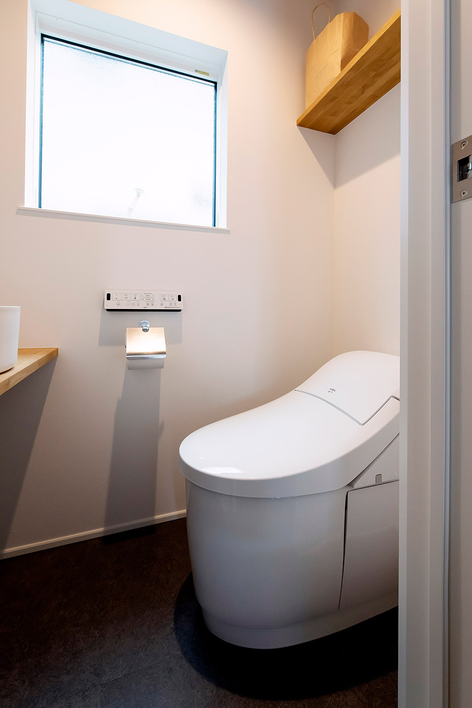 光を取り込んだトイレ