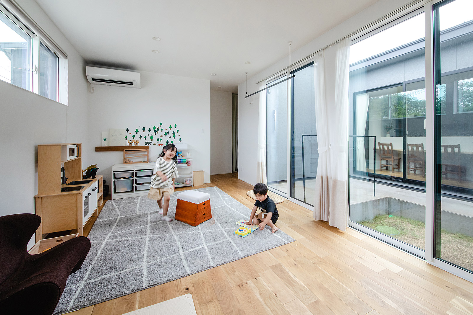 外出するより居心地いい、中庭のあるロの字型の平屋