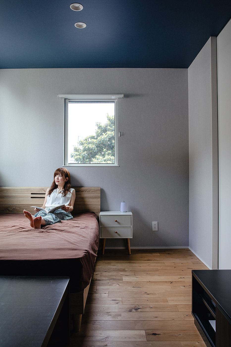 シックで落ち着いた寝室