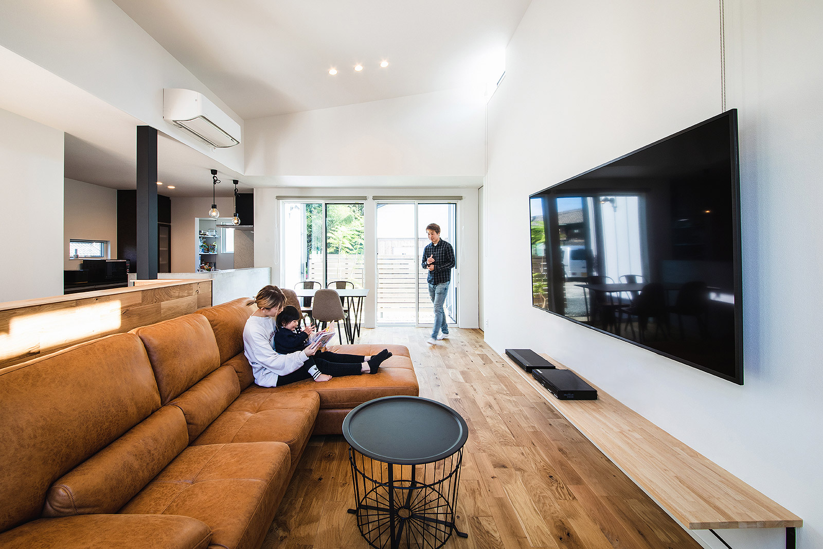 中庭を囲むコの字型の平屋