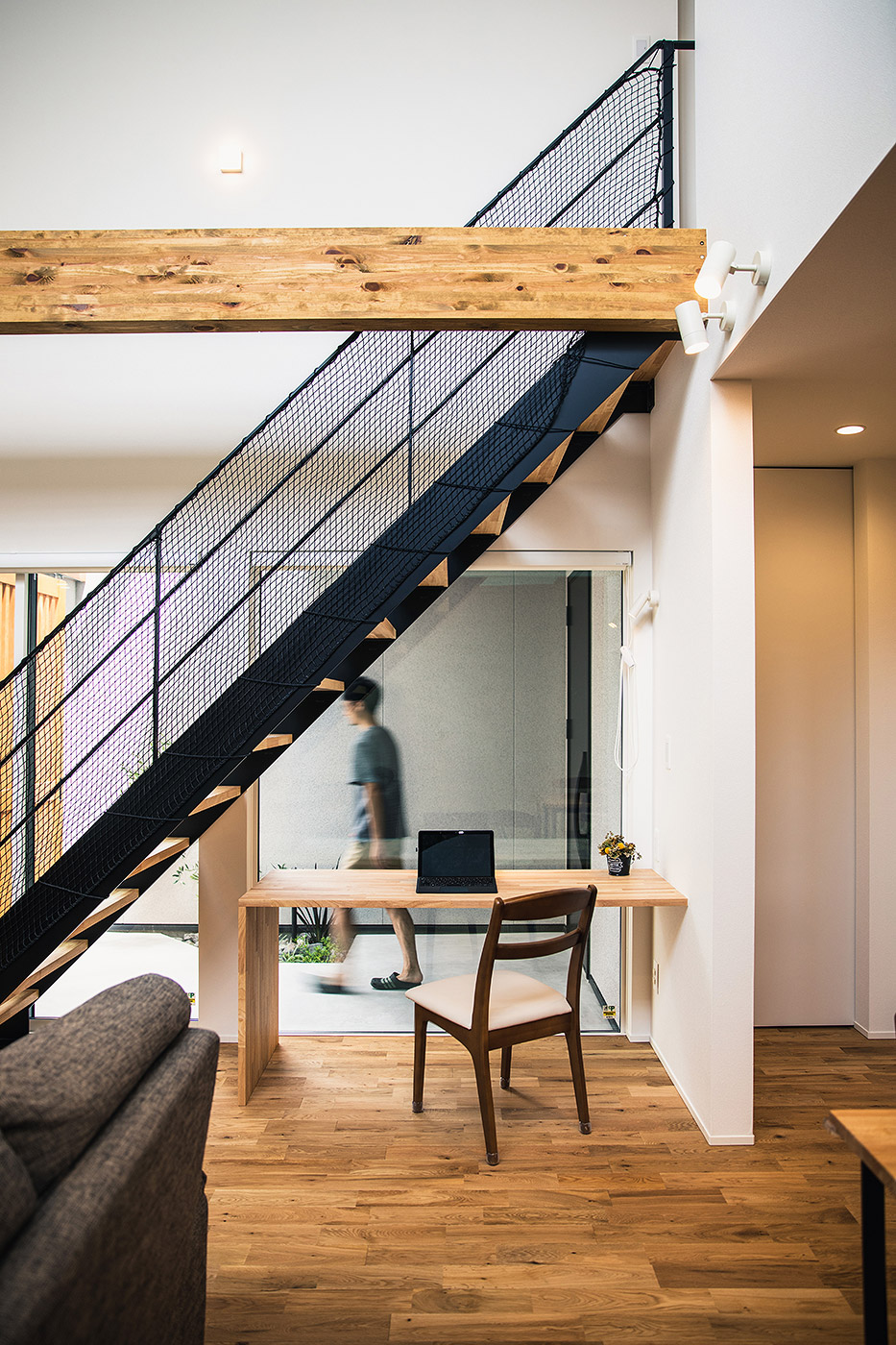 玄関ポーチとつながるリビング