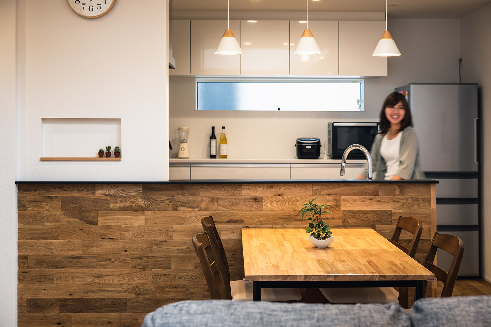 玄関ポーチが中庭にもなる家