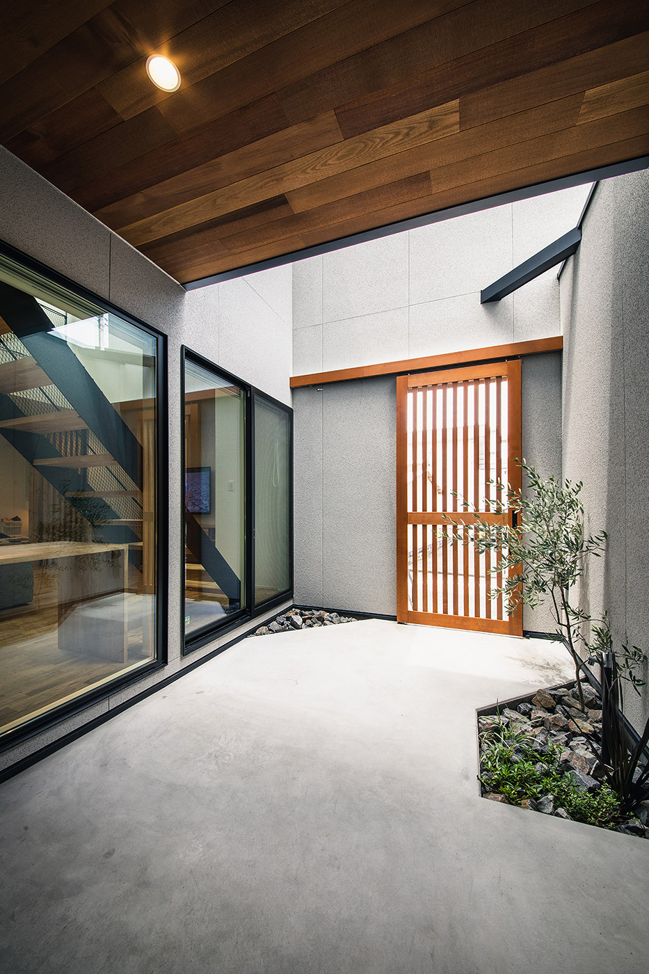 大きな玄関ポーチ