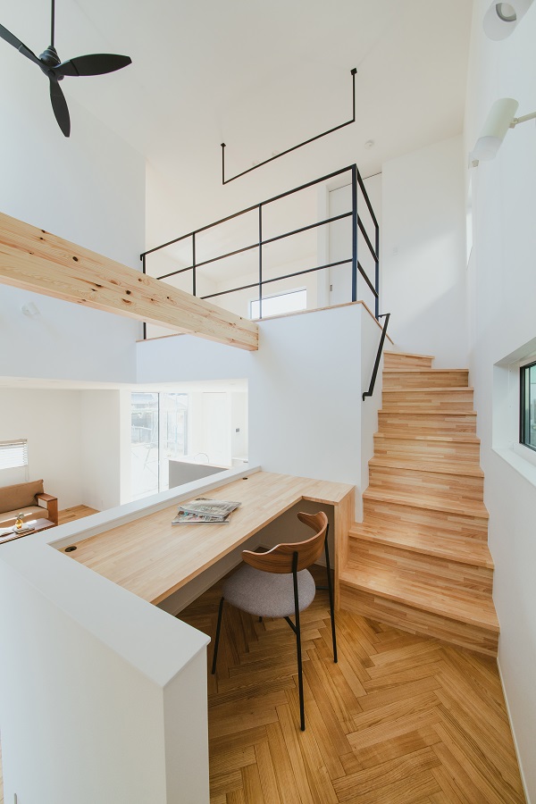 ヘリンボーンの空間がある階段