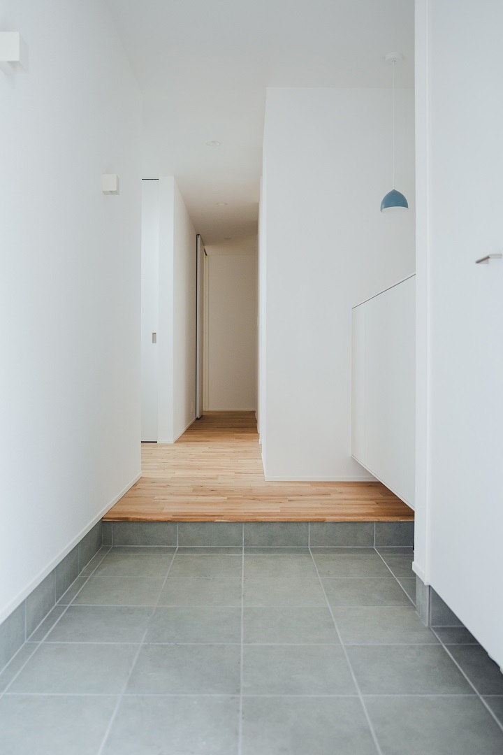 タイル貼りが美しい玄関