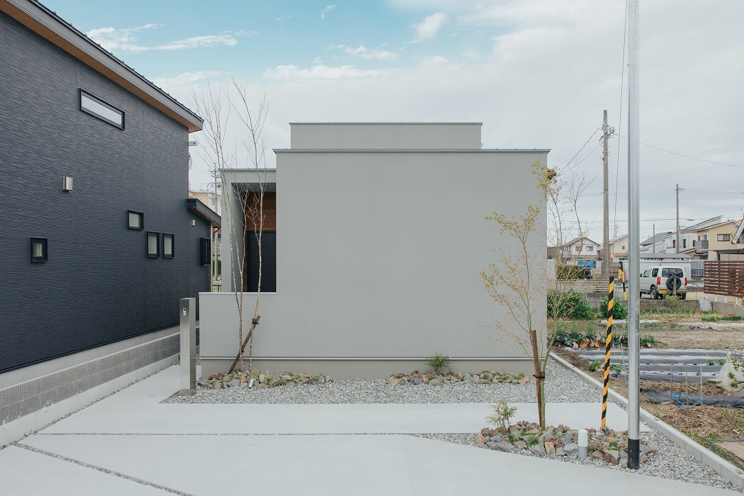 プライバシー確保を中庭で叶えた家