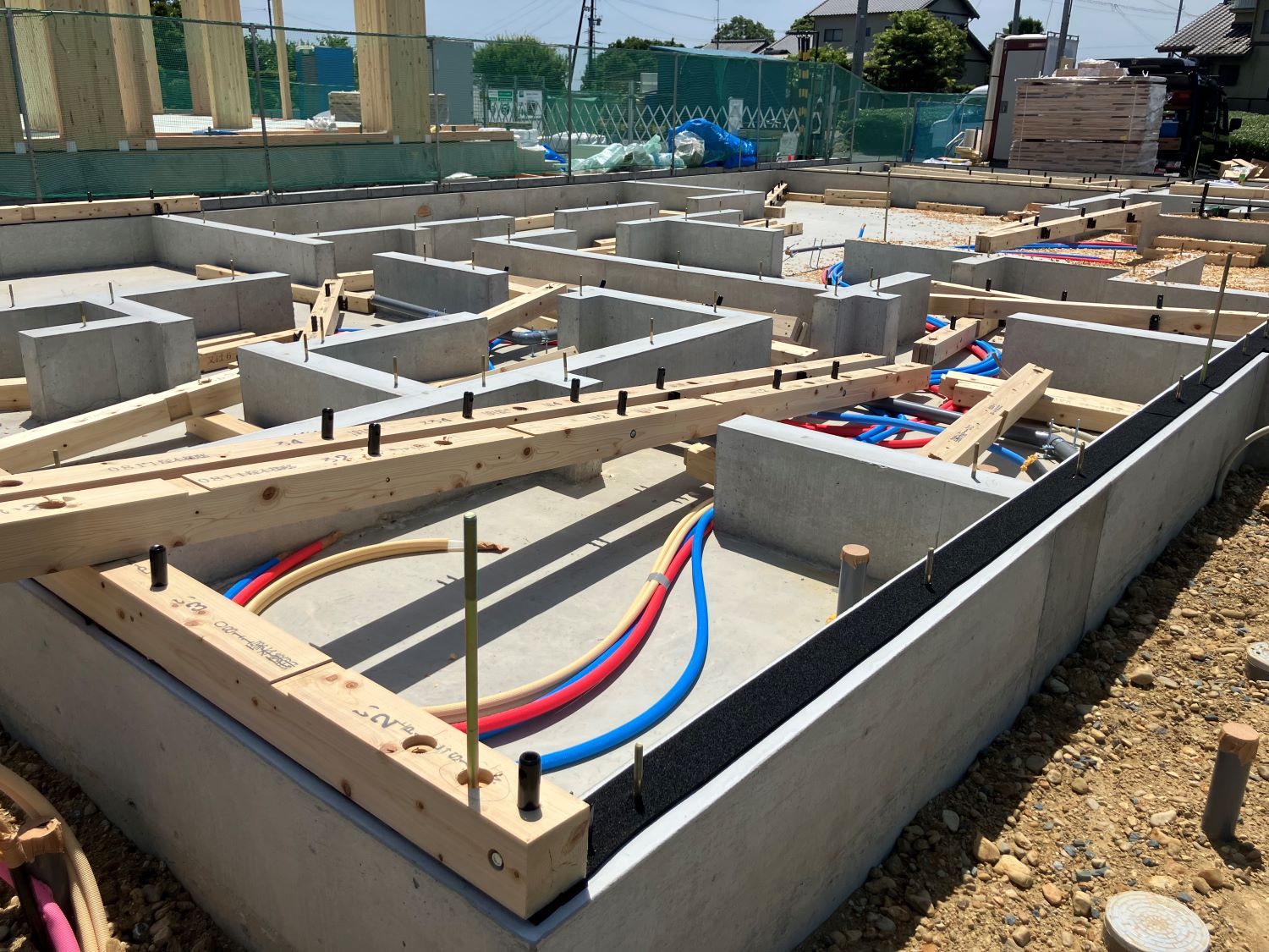 土台はじまりました