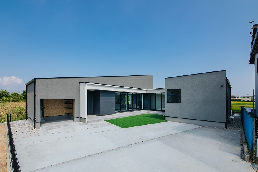 海外テイストが美しい一階完結型の邸宅