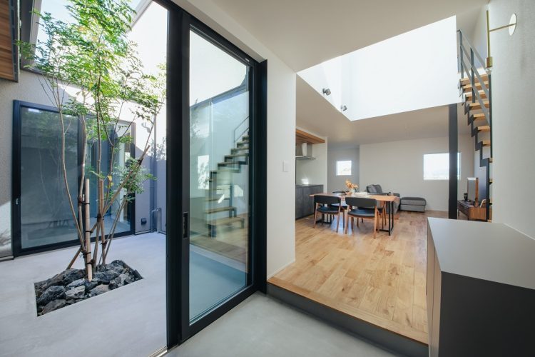 中庭のあるリビング