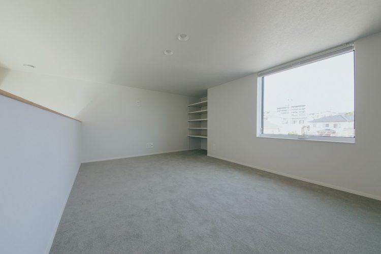 窓からの景色がいい小屋裏部屋