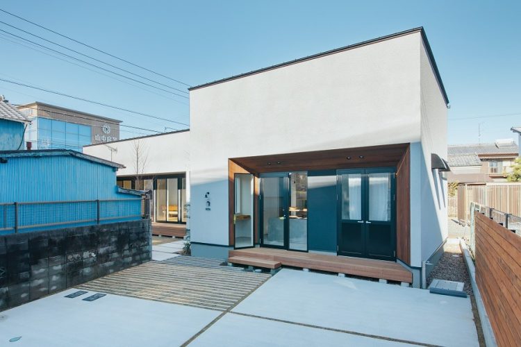  L字の変形地に建つ自宅兼店舗併用の家