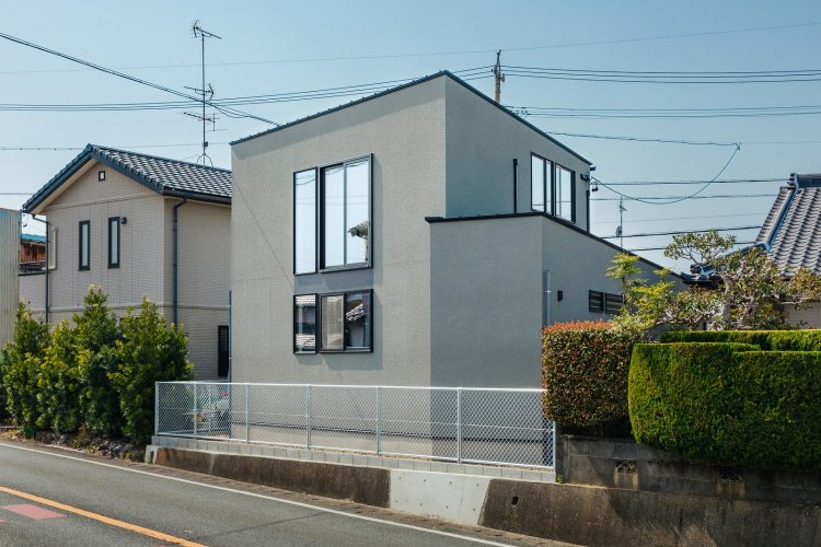 幹線道路側の外観