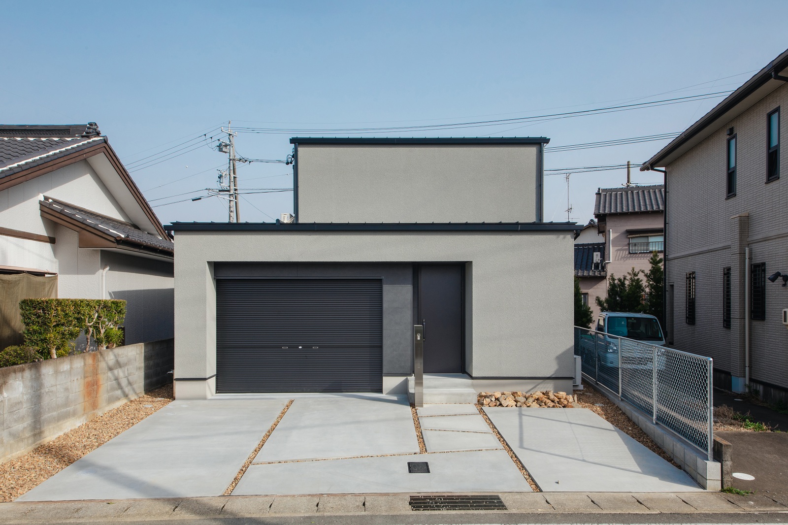 光と影が織りなすホテルライクな家