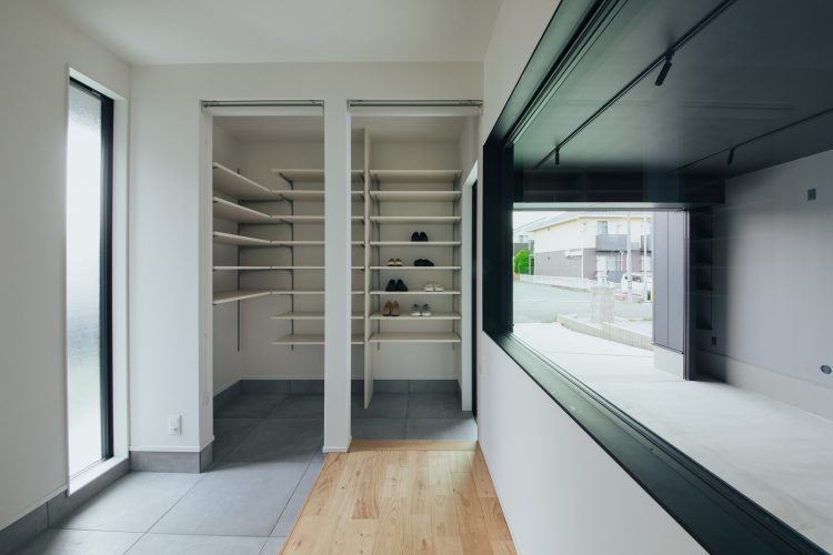 ガレージから直接つながる玄関ホール