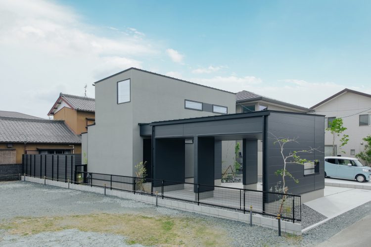 ガレージのある家