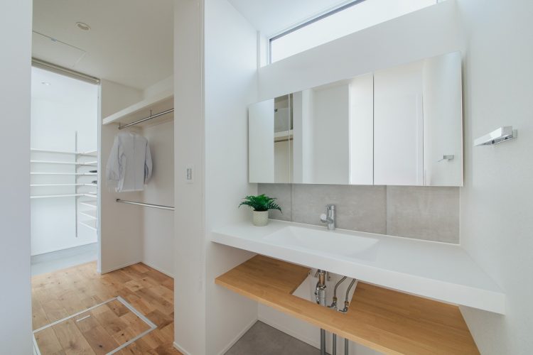 帰宅動線上にある洗面化粧台