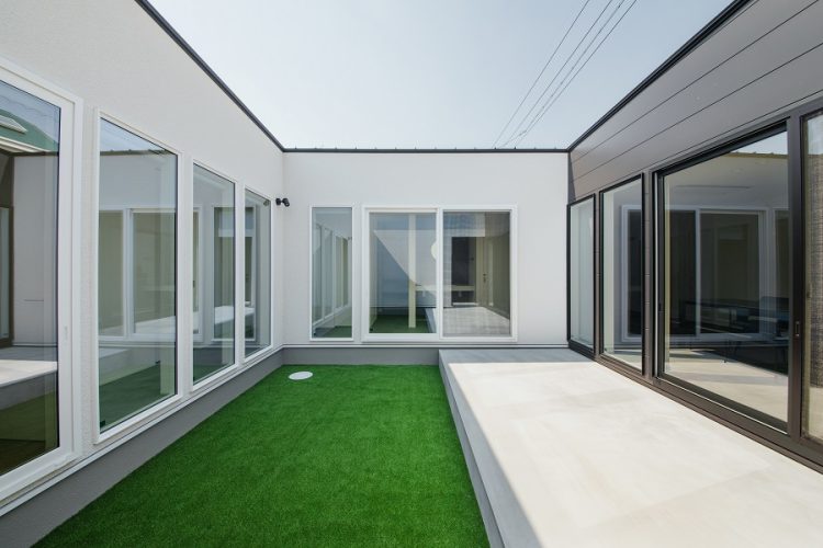 大きな中庭のある平屋