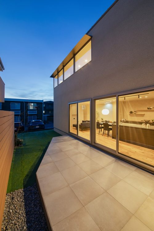 開放感のあるタイルテラス