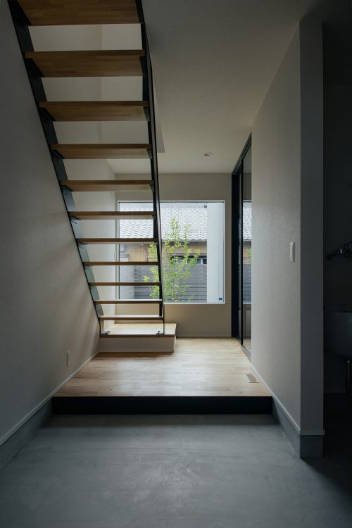 陰影が美しい玄関ホール