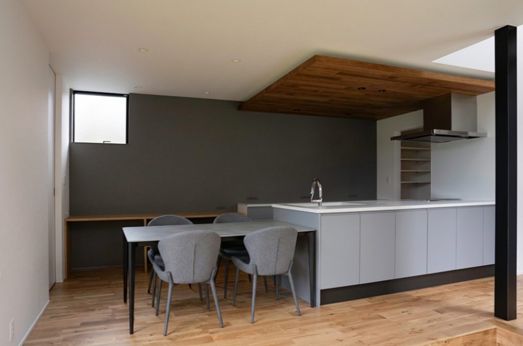 浜松で注文住宅を建てるなら｜2つの庭とダウンリビングが彩る開放的な暮らし