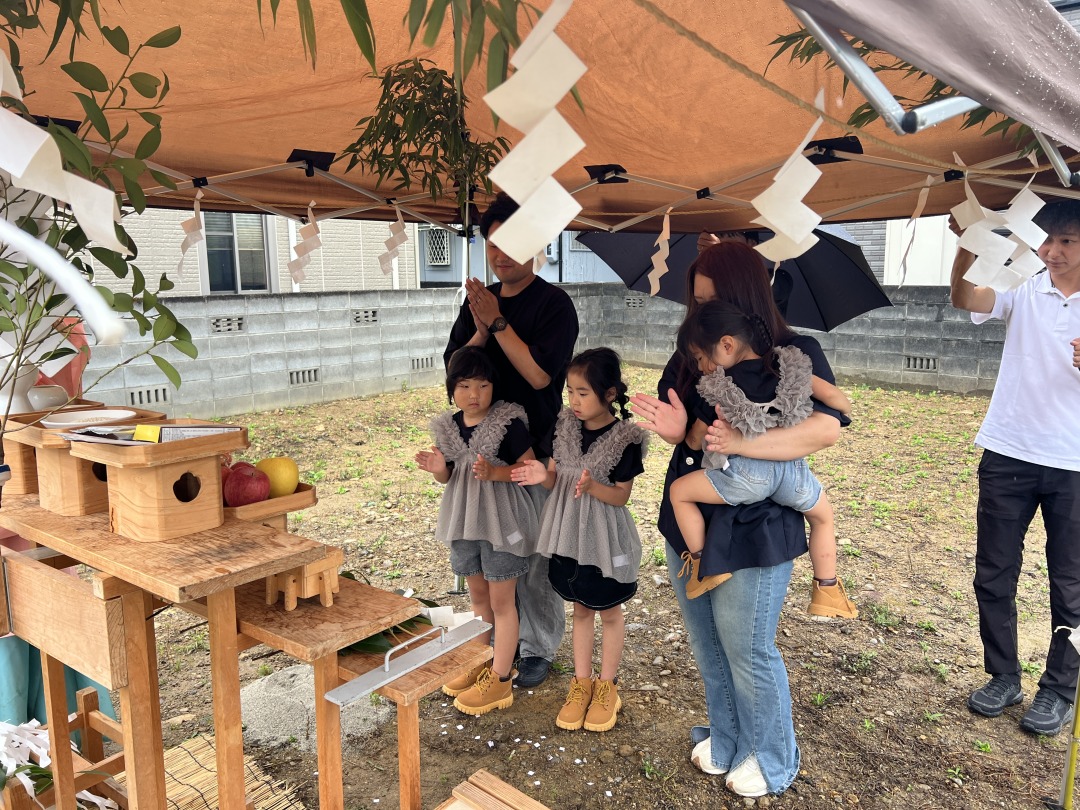 雨の地鎮祭に込めた、家族の未来を守る大切な神事