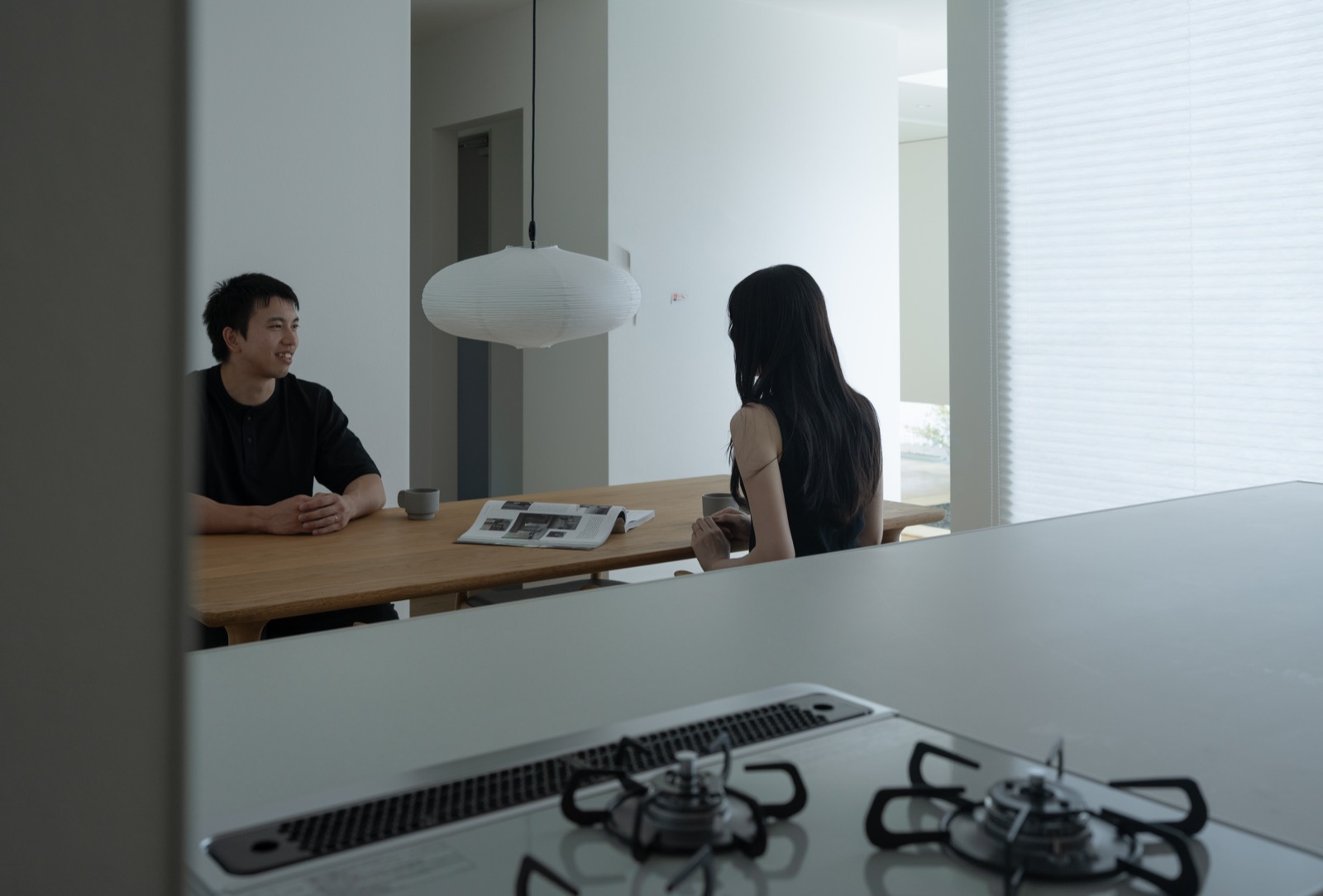 ダイニングで家づくりを振り返るご夫妻